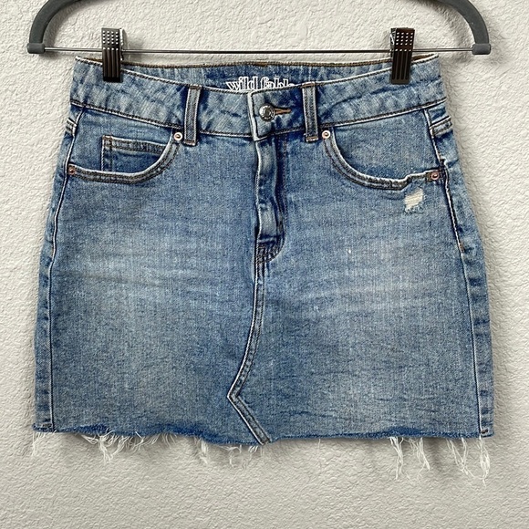 Wild Fable Denim Jean Mini Skirt Raw Cut Off Hem Distressed Sz 2 - Picture 1 of 11
